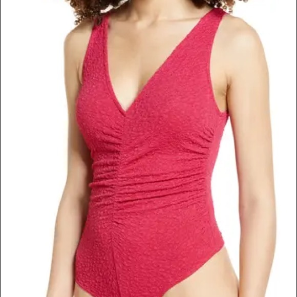 Leith Sleeveless Ruched V-Neck Bodysuit - Picture 2 of 10